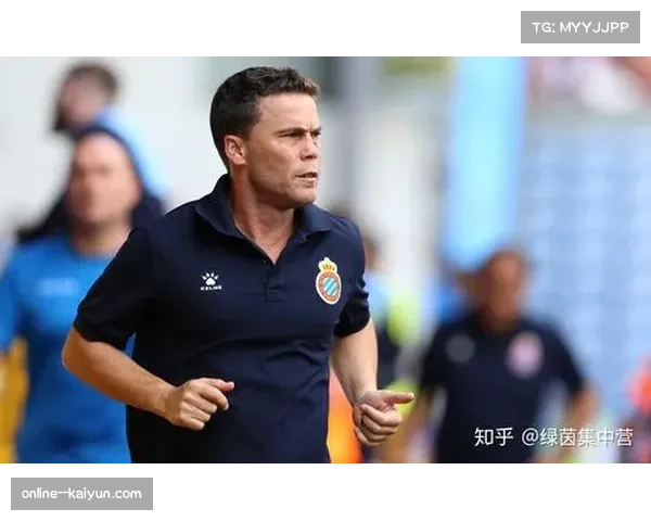 西班牙教练影响增强 整体协作与位置流动性主导